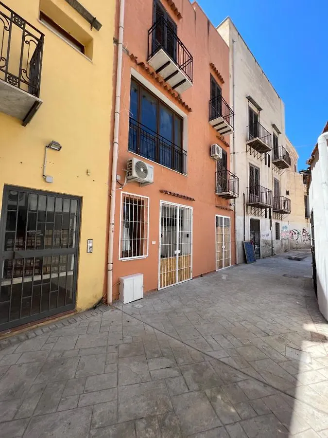 Maison d'hôtes Hotel Vicolo Del Vento Stanza Scirocco à Palerme